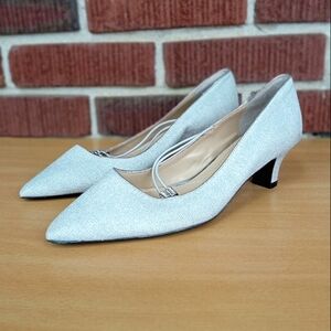 NWT J. Renee 'Idenah' Pointy Toe Pumps in Silver Glitter Sz. 7